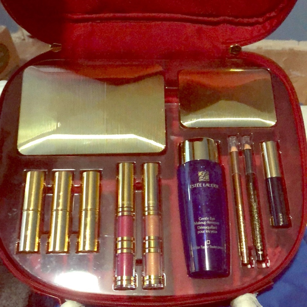 Estée Lauder suit case make up kit